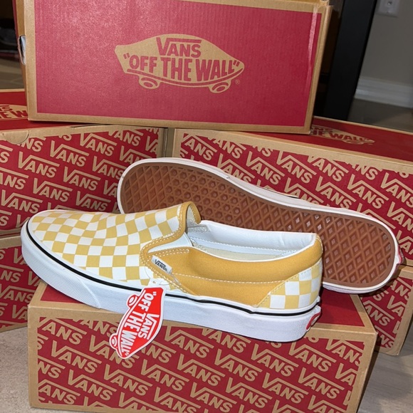 COPY - 🤙🏻 VANS CLASSIC SLIP ON SHOES IN CHECKERBOARD YELLOW 🤙🏻 NWT - Picture 4 of 7